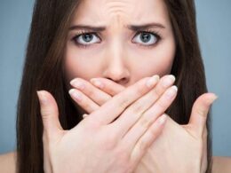 Como eliminar el mal olor de la boca o halitosis